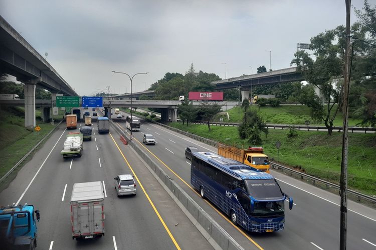 jalan tol, blind spot, Jalan Tol Semrawut: Bus Lazim Melanggar Lajur Kanan