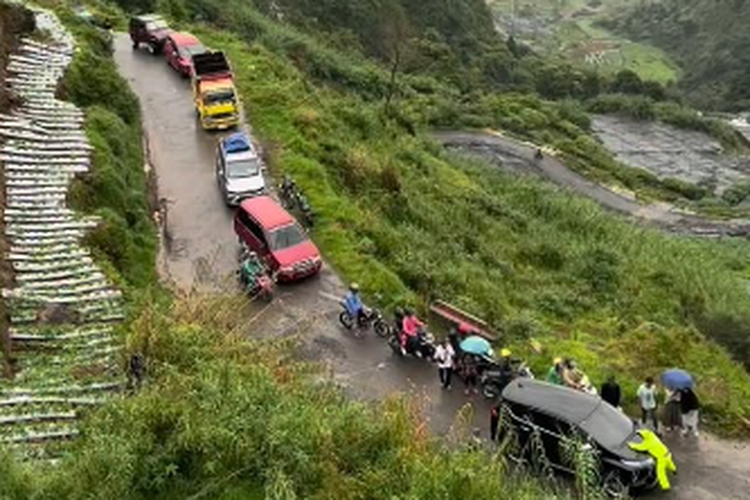 melibas tanjakan, mobil FWD, Tips Lebaran Aman, Mengemudi Mobil FWD di Tanjakan