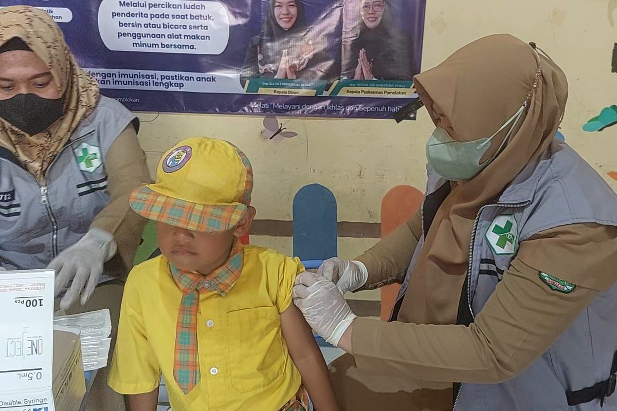 Jawa Timur, Sumenep, campak, imunisasi campak, Kasus campak di Sumenep, Mengapa Target 90 Persen Imunisasi Massal Campak di Sumenep Harus Tercapai?, Imunisasi Serentak di 26 Puskesmas, Pentingnya Partisipasi Orang Tua dalam Program Imunisasi, Data Kasus Campak di Sumenep dan Status Kejadian Luar Biasa (KLB), Bupati Sumenep Imbau Orang Tua Tidak Menunda Imunisasi