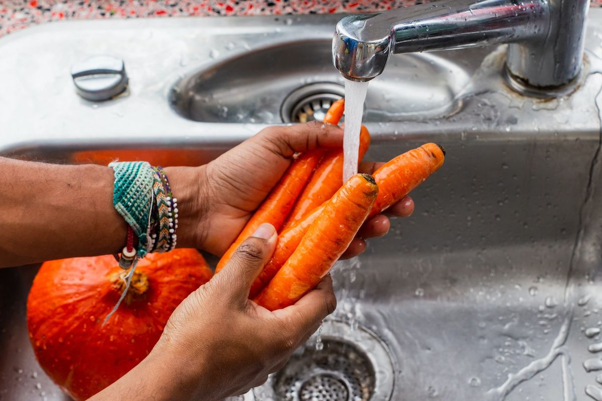 Cara membersihkan sayur dari pestisida, cara membersihkan sayur dari pestisida, cara membersihkan buah dari pestisida, cara membersihkan sayur yang benar, cara membersihkan sayur, cara membersihkan buah apel, Cara Membersihkan Sayur dari Pestisida, Jangan Rendam dalam Larutan