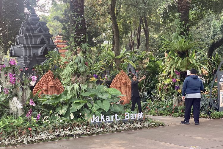 pameran flona di lapangan banteng 2025, pameran flona 2025, aktivitas wisata di pameran flona 2025, tempat menarik di pameran flona 2025, 8 Ide Spot Foto di Pameran Flona 2025, Semuanya Gratis, 1. Instalasi Jakarta Selatan, 2. Rumah dan oplet si Doel, 3. Instalasi Jakarta Pusat, 4. Instalasi Jakarta Utara, 5. Instalasi Jakarta Timur, 6. Instalasi Kepulauan Seribu, 7. Instalasi Jakarta Barat, 8. Taman Margasatwa Ragunan