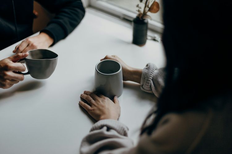kesehatan mental, menjaga kesehatan mental, cara menjaga kesehatan mental, tips menjaga kesehatan mental, bagaimana cara menjaga kesehatan mental, tips kesehatan mental, cara menjaga mental health, 10 Cara Menjaga Kesehatan Mental Setiap Hari Menurut Psikolog, 1. Curahkan perasaan kamu, 2. Makan dengan baik dan seimbang, 3. Tetap terhubung dengan orang lain, 4. Ambil waktu jeda dari rutinitas, 5. Menerima diri sendiri apa adanya, 6. Tetap aktif dan bergerak, 7. Hindari minum alkohol, 8. Jangan ragu minta bantuan, 9. Lakukan kegiatan yang kamu sukai, 10. Peduli terhadap sesama