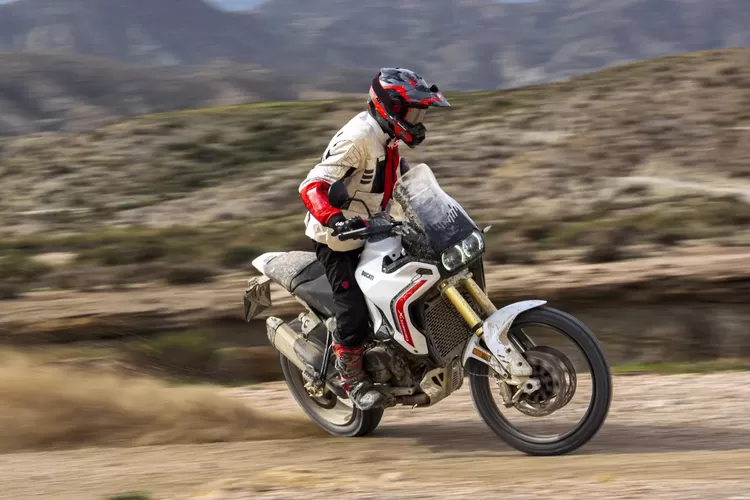 Ducati DesertX 2026, Ducati DesertX 2026: Evolusi Off-Road dengan Mesin V2 890 cc