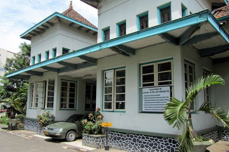 Bandung, libur Lebaran, Ide Liburan di Bandung, Mampir ke Tempat Wisata Sejarah, 1. Gedung Sate, 2. Gedung Merdeka, 3. Museum Mandala Wangsit Siliwangi, 4. Museum Konferensi Asia Afrika, 5. Monumen Perjuangan Rakyat Jawa Barat, 6. Gedung Indonesia Menggugat, 7. Goa Belanda