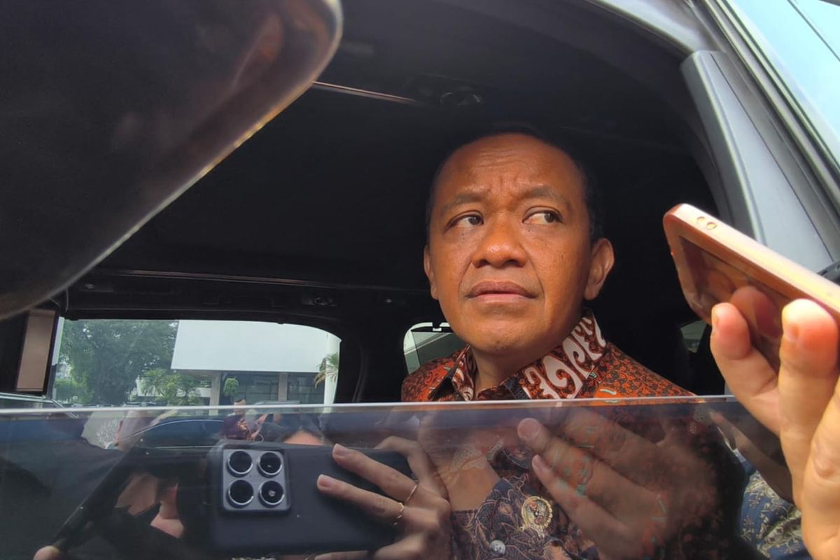 Bahlil, kapal JKW, Jokowi, Raja Ampat, Kapal JKW, raja ampat, bahlil, kapal jkw, kapal dewi iriana, Bahlil Bantah Kapal JKW terkait Tambang Nikel Raja Ampat dan Keluarga Jokowi