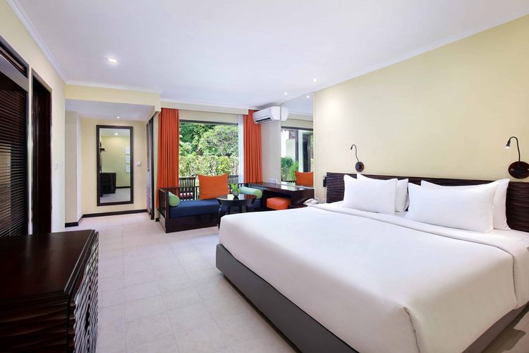 Mulai dari Bali hingga NTT, hotel atau akomodasi ramah lingkungan ini menawarkan pengalaman staycation nyaman dengan konsep berkelanjutan. Salah satunya Mercure Bali Sanur Resort., 1. Hyatt Regency Yogyakarta, 2. Soori Bali, 3. Greenhost Boutique Hotel Prawirotaman, 4. Alila Villas Uluwatu, 5. Merumatta Senggigi Lombok, 6. Alila Solo, 7. Mercure Bali Sanur Resort, 8. Nihi Sumba