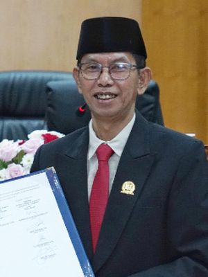 Surabaya, Adi Sutarwijono, Jawa Timur, Ketua DPRD Surabaya, Profil dan Perjalanan Karier Ketua DPRD Surabaya Adi Sutarwijono