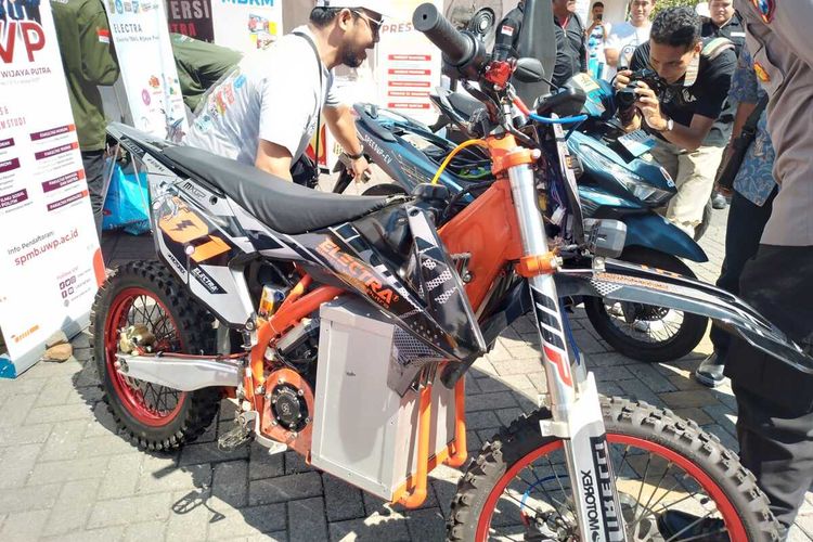 konversi, motor listrik, motor bensin, Ambisi Konversi Motor Listrik, Kesiapan Montir Jadi Sorotan
