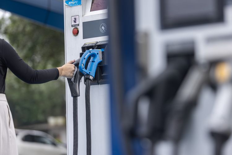 SPKLU, Kementerian ESDM, Pemerintah Klaim Populasi SPKLU Tembus 4.892 Unit
