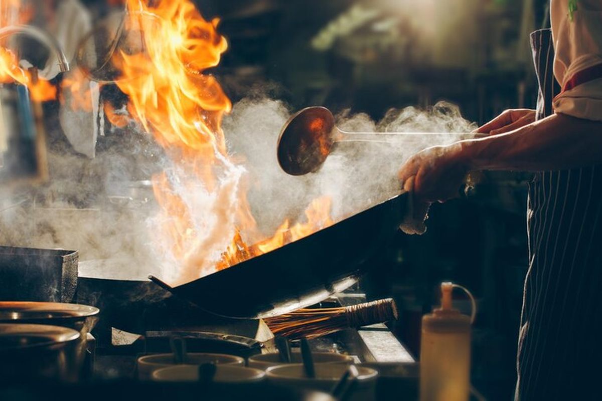 makanan keasinan, masakan keasinan dikasih apa, makanan keasinan begini cara mengatasinya, 5 Cara Mengatasi Masakan Keasinan Tanpa Gula, 1. Gunakan kentang, 2. Tambahkan air, 3. Tambahkan bahan dengan rasa asam, 4. Gunakan krim atau produk susu, 5. Tambahkan bahan lain