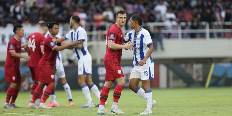Febri Hariyadi, Persib Bandung, Persis Solo, Milomir Seslija, Persis, PSBS Biak, Persik Kediri, Super League, Kabar Buruk Persis Jelang Lawan Persik, Febri Hariyadi Cedera Parah dan Harus Operasi