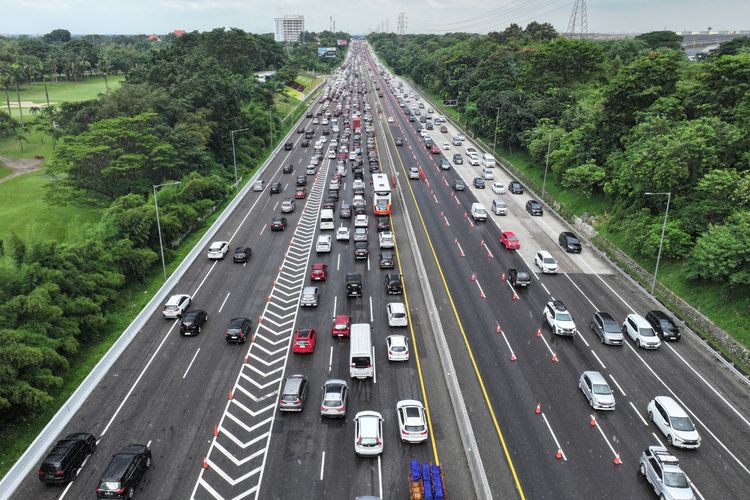 lalu lintas, Cikampek Utama, Trans-Jawa, Ciawi, kendaraan, Jalan Tol, Arus Balik, Lebih dari 2,3 Juta Kendaraan Sudah Kembali ke Jabotabek