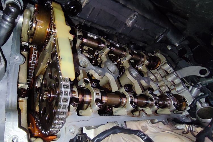 Kendaraan modern, risiko kerusakan, bahan bakar E10, kompatibilitas mesin, Kompatibilitas E10 pada Mobil Tahun 2000 ke Atas, Simak Kata Ahli, Kendaraan Apa yang Kompatibel dengan E10?, Apa Saja Komponen Mesin yang Tahan Terhadap Etanol?, Apakah Ada Risiko Kerusakan Mesin?, Bagaimana Contoh Penggunaan Biodiesel di Indonesia?, Apakah Semua Kendaraan Kompatibel dengan E10?, Apa Langkah yang Harus Diambil Menuju Transisi?