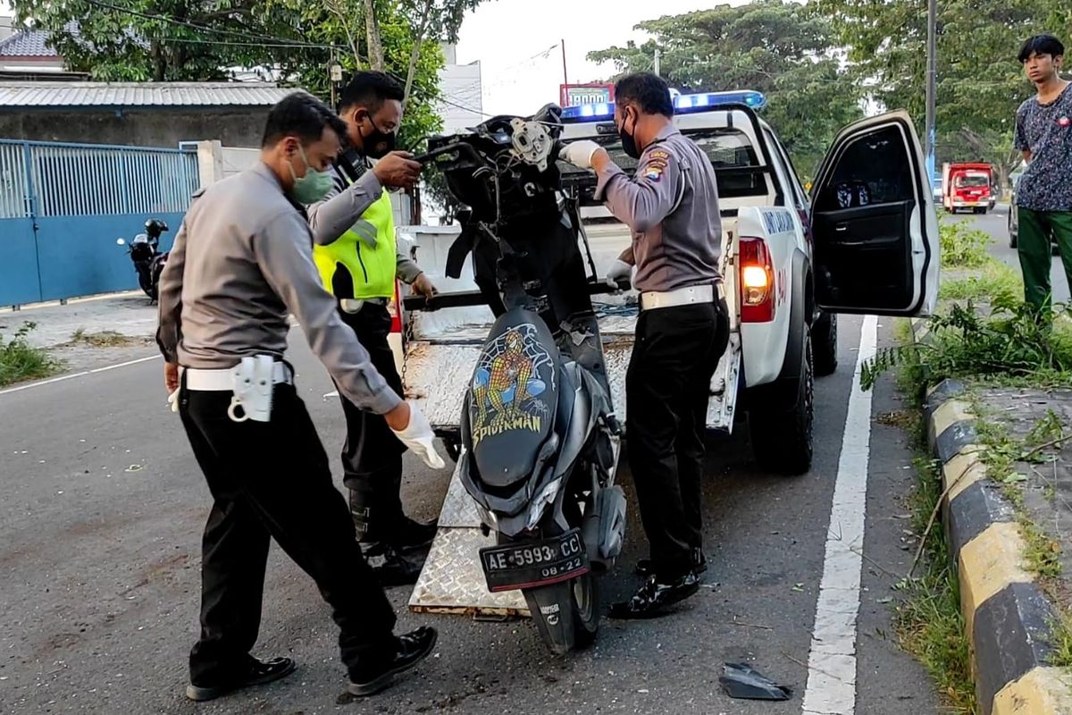 jarak aman, Road Safety, Tailgating, Waspada Bahaya Tailgating: Kebiasaan di Jalan Penyebab Kecelakaan