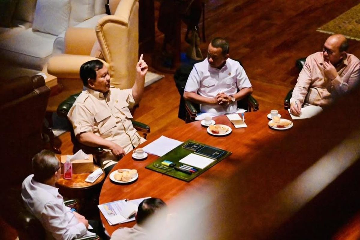 Hambalang, Prabowo, lahan tak berizin, lahan tak berizin dikelola negara, Instruksi Prabowo, Lahan Tak Berizin Dikelola Negara untuk Swasembada Pangan, Rapat Perdana Bahas Lahan Pertanian dan Perkebunan, Strategi Ketahanan Pangan Nasional, Surplus Produksi Beras, Intensifikasi Pertanian dan Dukungan Petani