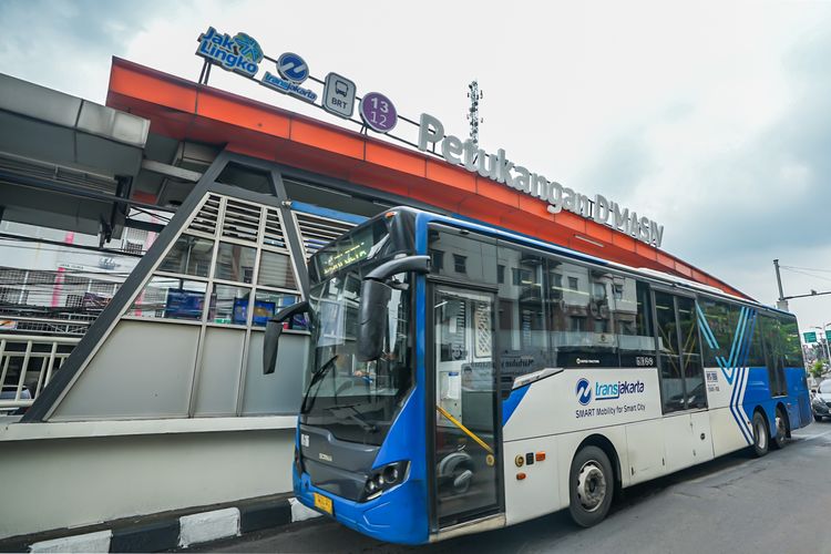 Transjakarta, layanan transportasi umum gratis di Jakarta, LRT Jabodebek, Ada Layanan Gratis MRT, LRT, dan Transjakarta Mulai April 2025, Ini Syarat dan Cara Dapatnya