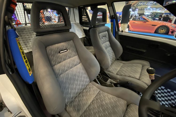 kenyamanan berkendara, jok mobil ergonomis, jok Recaro, desain jok, Mengenal Jok Recaro: Kenyamanan dan Dukungan Maksimal Pengemudi, Desain Ergonomis , Material Busa dan Struktur, Variasi Tipe Jok , Detail yang Menonjol , Kesimpulan