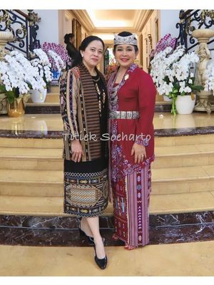 Titiek Soeharto, kain tenun, kain tenun NTT, Himpunan Ratna Busana, Kain tenun, Jenis kain tenun NTT, Kain tenun NTT, Kain Tenun, Jenis Kain Tenun NTT, Fungsi Kain Tenun NTT, kain tenun nusa tenggara timur, motif kain tenun ntt, wastra NTT, Mengenal Kain Tenun NTT, Dipakai Titiek Soeharto di Acara Himpunan Ratna Busana