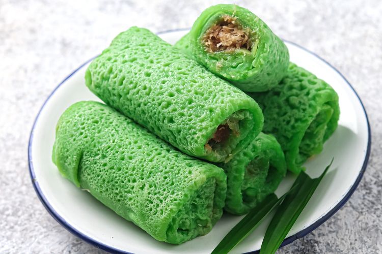 resep dadar gulung, dadar gulung, kulit dadar gulung, membuat kulit dadar gulung, kulit dadar gulung berpori, kulit dadar gulung sobek, Trik Membuat Kulit Dadar Gulung Berpori dan Tak Mudah Sobek, Catat Resepnya!, Bahan kulit dadar gulung, Bahan isian atau unti, Membuat isian dadar gulung, Membuat kulit dadar gulung, Cara membuat dadar gulung