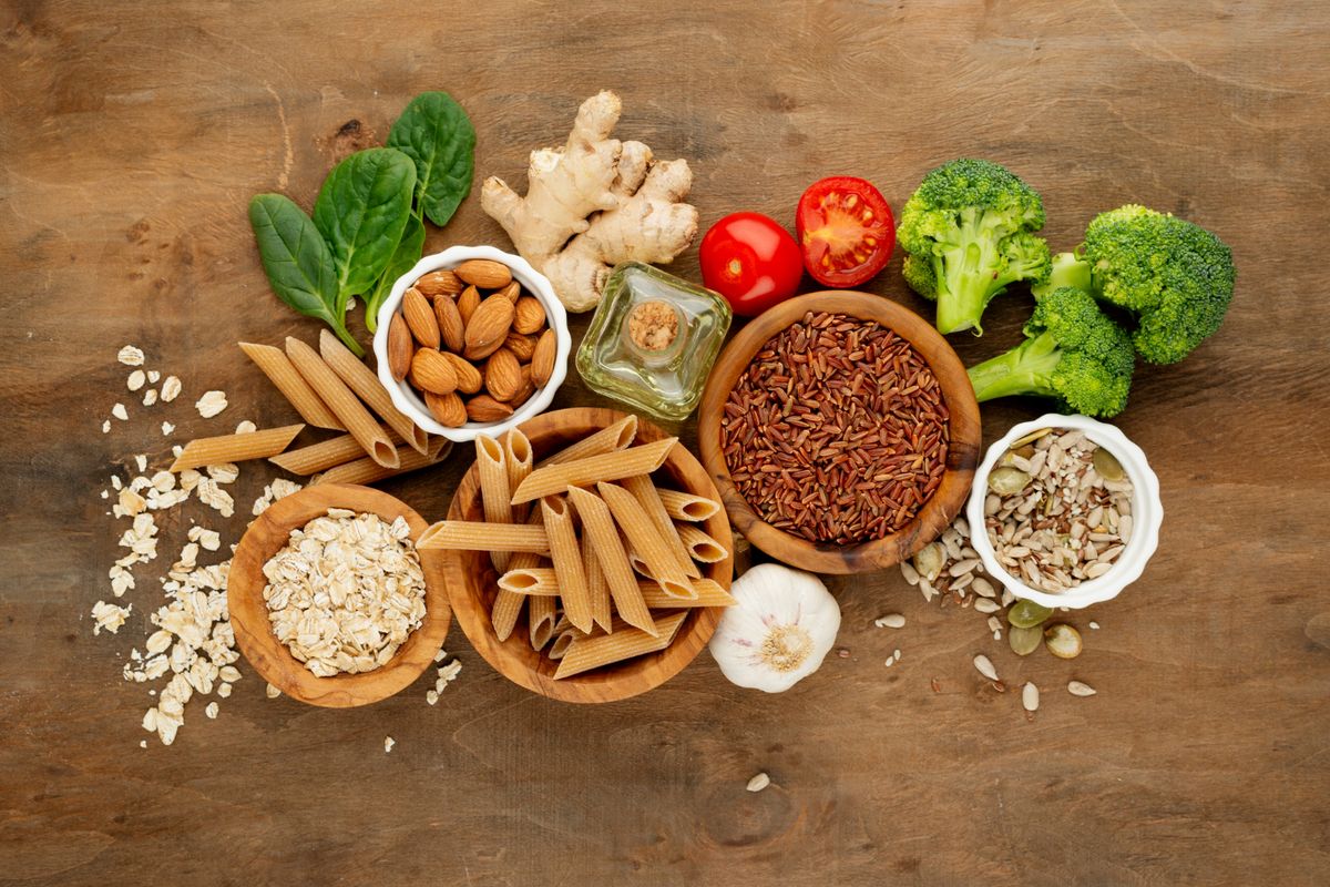 resistensi insulin, diet resistensi insulin, Punya Resistensi Insulin? Ini 4 Daftar Makanan yang Dianjurkan, 1. Karbohidrat kompleks dan biji-bijian utuh, 2. Protein rendah lemak, 3. Sayur dan buah kaya serat, 4. Kacang-kacangan