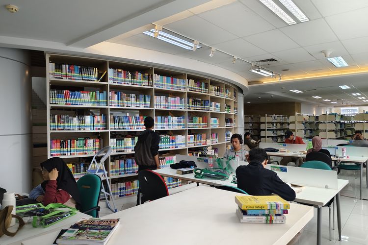 Perpustakaan Jakarta, Perpustakaan Nasional, Perpusnas, 5 Perpustakaan di Jakarta yang Bisa Diakses MRT dan Transjakarta, 1. Perpustakaan Jakarta TIM, 2. Perpustakaan Nasional (Perpusnas), 3. Perpustakaan Jakarta Timur (Jatinegara), 5. Perpustakaan Freedom Institute