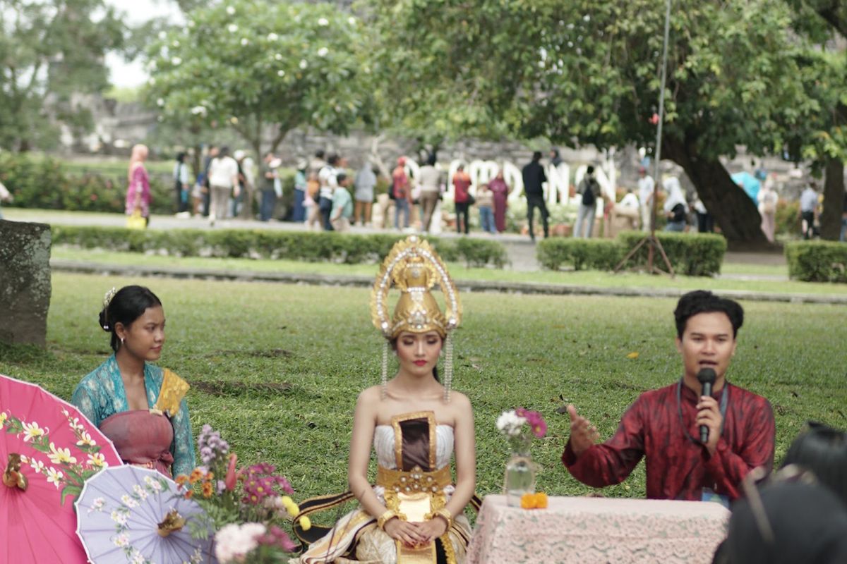 Dari Kemben hingga Cawat, Ini Cara Orang Jawa Kuno Berbusana, Busana sebagai penanda kelas sosial, Belum mengenal jahitan, hanya kain yang dililit, Ragam istilah kain dalam Jawa Kuno, Perbedaan busana laki-laki dan perempuan