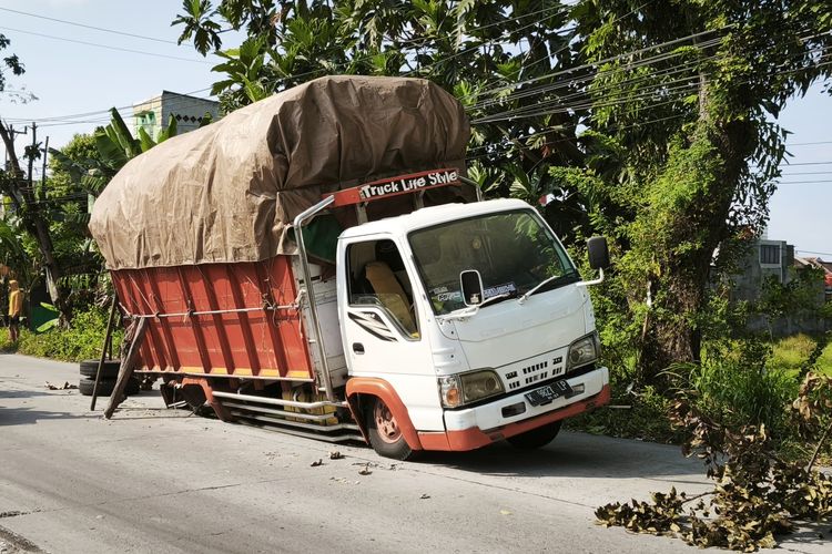 as roda truk patah, Truk ODOL, truk alami patah as roda, Truk ODOL Rentan Mengalami Patah As Roda