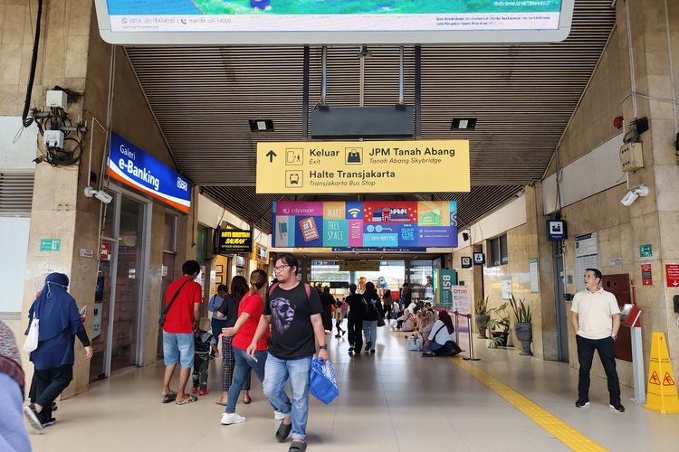 Stasiun Tanah Abang Baru, stasiun tanah abang baru, tempat wisata dekat stasiun tanah abang, tempat wisata dekat stasiun tanah abang baru, tempat menarik dekat stasiun tanah abang baru, Wisata di Dekat Stasiun Tanah Abang Baru, Bisa Melipir Ke Mana?