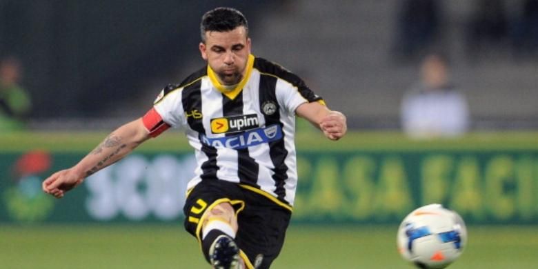 Liga Italia, FC Barcelona, AC Milan, Di Natale: Lewandowski Masih Bisa Bersinar di Italia dengan Sebatang Cerutu di Mulutnya