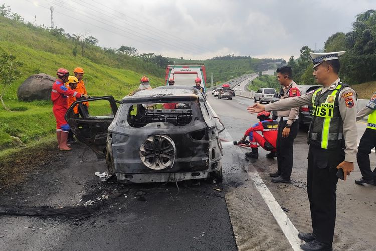 kabel busi, kabel busi terkelupas, Kabel Busi Terkelupas Bisa Picu Mobil Terbakar, Jangan Diabaikan