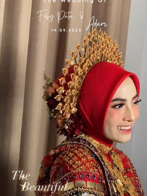 Feby Putri, feby putri menikah, adam febrian, busana adat bugis, gaya pernikahan feby putri, 8 Gaya Pernikahan Feby Putri dan Adam Febrian, Kental Adat Bugis, 1. Gaun pengantin adat Bugis bernuansa merah, 2. Hijab merah serasi dengan busana, 3. Aksesori, 4. Riasan wajah yang bikin pangling, 5. Busana akad bernuansa ungu pastel Feby Putri dan Adam Febrian tampil elegan dalam adat Bugis saat menikah. Dari prosesi Mapacci hingga akad nikah, semua detail sarat makna dan simbol., 6. Bunga Niguba, 7. Makeup natural dengan sentuhan bold, 8. Adam dengan baju bodo pria 