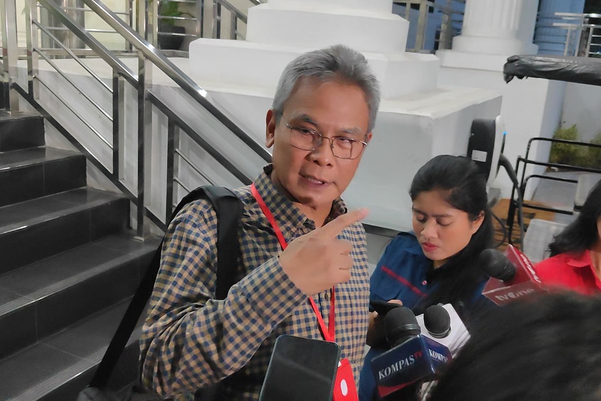 Johan Budi, Transjakarta, Komisaris Transjakarta, transjakarta, komisaris transjakarta, Johan Budi jadi komisaris Transjakarta, Eks Jubir KPK Johan Budi Resmi Jadi Komisaris Transjakarta, Jejak Karier Johan Budi: Dari KPK ke Politik hingga Kini Komisaris, Karier Awal sebagai Wartawan dan Akademisi, Pengalaman Politik dan Kampanye Sederhana, Tugas Baru di Transportasi Publik Ibu Kota