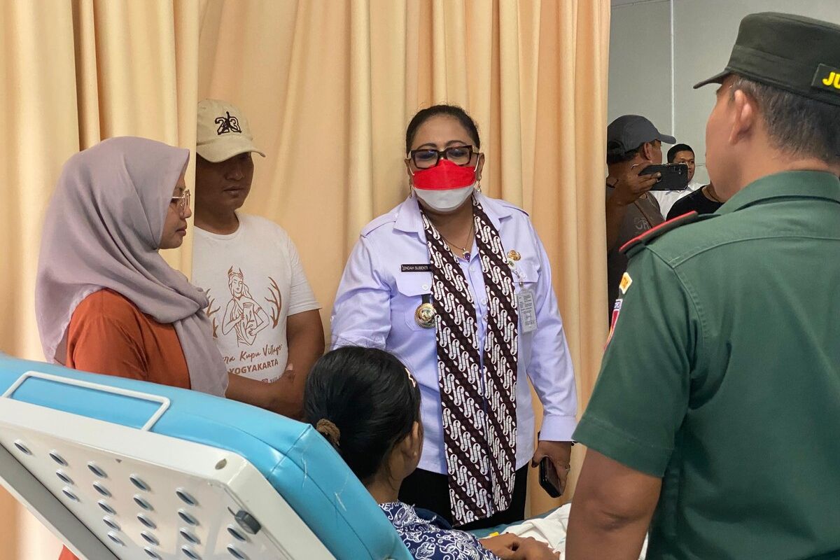 yogyakarta, Gunung Kidul, keracunan MBG, keracunan MBG Gunungkidul, Keracunan Massal MBG di Gunungkidul, 695 Siswa Jadi Korban, Bupati Marah Besar, Bupati Gunungkidul Sidak dan Tegur Petugas Dapur MBG, Air Dapur Diduga Terkontaminasi Bakteri E. Coli, Ratusan Siswa Alami Mual dan Diare, Rincian Korban Keracunan MBG, Kepala Sekolah: Puskesmas Penuh, Siswa Dilarikan ke RSUD, Pemerintah Siapkan Evaluasi Total Program MBG