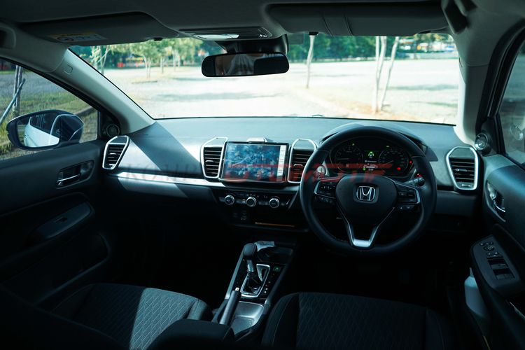 sedan, Honda, Toyota, Honda City, Komparasi Toyota Vios Hybrid dan Honda City Sedan Sensing, Kabin dan Kenyamanan, Performa Mesin dan Sensasi Berkendara, Fitur Keselamatan dan Teknologi, Efisiensi Bahan Bakar, Kesimpulan