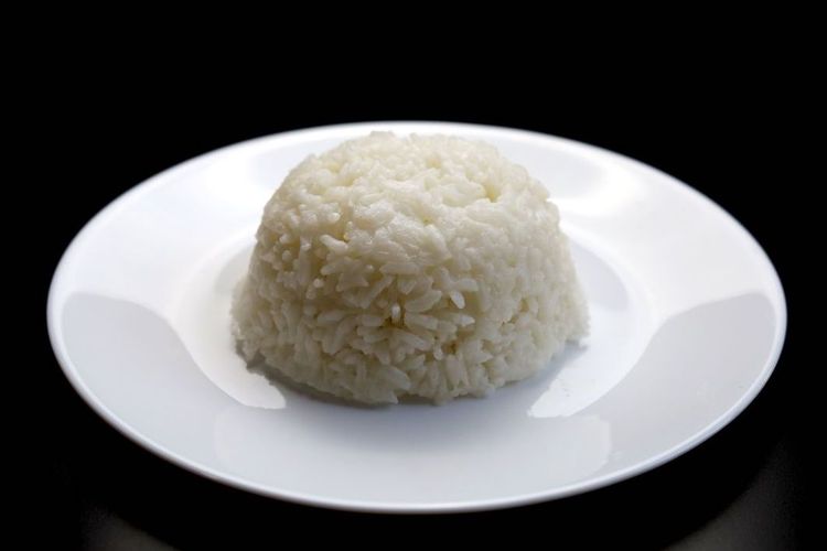 nasi putih, nasi putih di kulkas tahan berapa lama, nasi putih disimpan di kulkas, Berapa Lama Nasi Bisa Tahan di Kulkas? Ini Penjelasannya