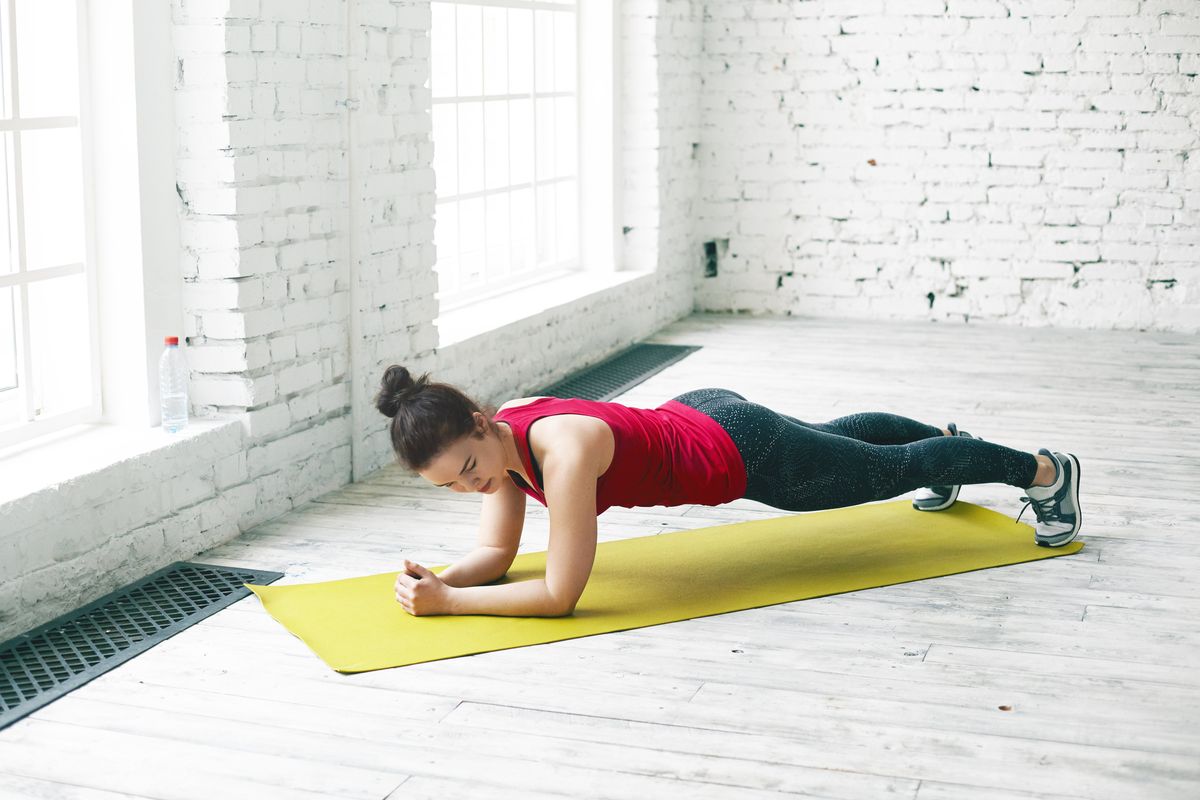 Plank, latihan inti tubuh, core muscle, Alasan Jangan Lupakan Latihan untuk Otot Inti Tubuh