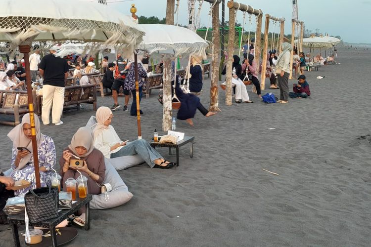 Pantai Glagah, Kulon Progo, Senja di Pemecah Ombak Baru Pantai Glagah Kulon Progo, Seperti di Bali