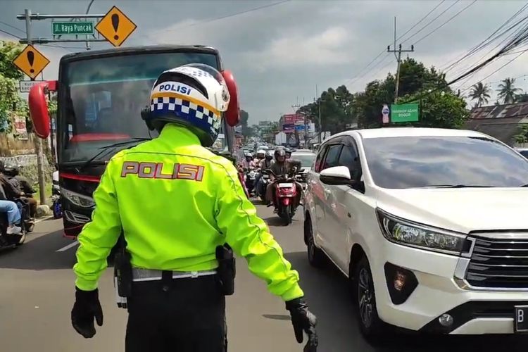 pengatur lalu lintas, jalur Puncak, relawan, Tekan Pungli di Jalur Puncak, Polisi Rekrut Relawan Pengatur Lalin