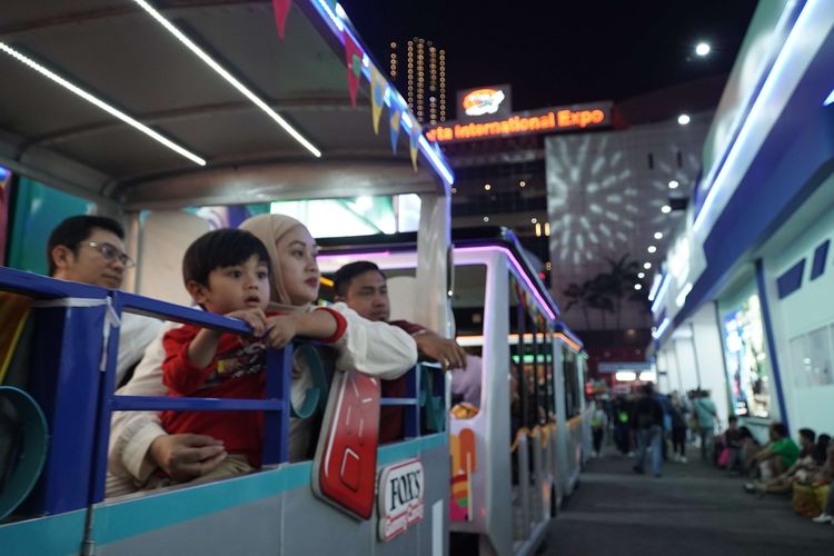 PRJ 2025, jakarta fair 2025, pekan raya jakarta 2025, prj 2025 sampai kapan, jakarta fair dimana, BERITA FOTO: Kemeriahan Pekan Raya Jakarta 2025, Berburu Kuliner hingga Tas Jumbo Unik