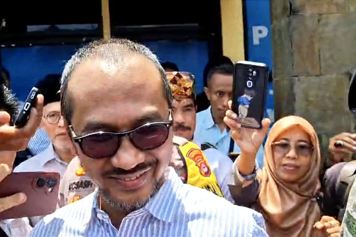 Abraham Samad, ijazah palsu, Jokowi, ijazah palsu Jokowi, kasus ijazah palsu jokowi, jokowi diperiksa di polresta solo, Abraham Samad Duga Jadi Terlapor Kasus Ijazah Palsu Jokowi karena Podcast, Abraham Samad, Belum Terima Surat Pemanggilan, Nama Abraham Samad Disebut Pengacara Tifa, Projo: Saya Tidak Kenal Pribadi Abraham Samad, Polisi Naikkan Kasus ke Tahap Penyidikan, Jokowi Diperiksa di Polresta Solo