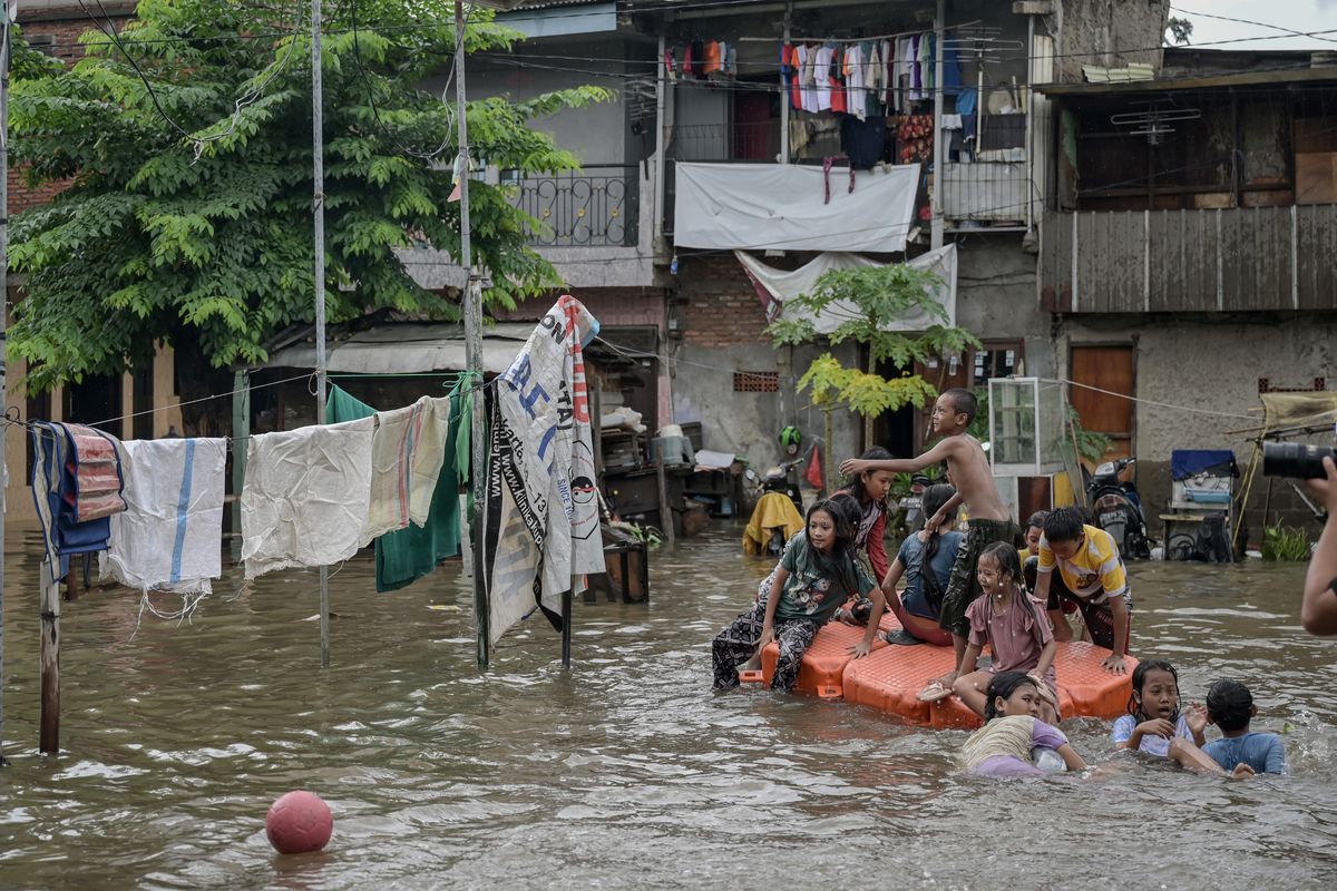 Tangerang, Sungai Cisadane, banjir, Sirene Pintu Air 10 Tangerang Berbunyi, Sungai Cisadane Masuk Status Siaga 3