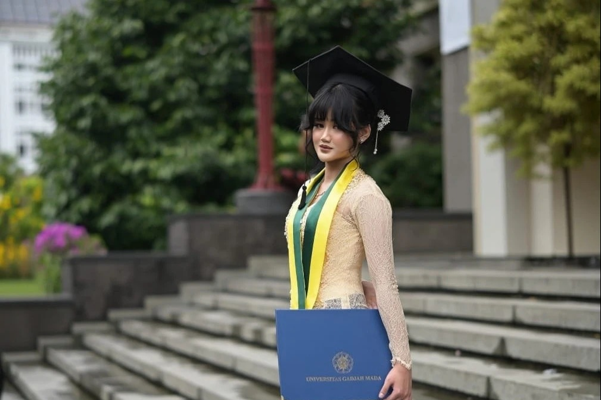 Universitas Gadjah Mada, mahasiswa termuda UGM, lulusan termuda UGM, mahasiswa termuda di indonesia, mahasiswa termuda ugm 2025, Farras Ulinnuha Lulus Kedokteran UGM Usia 19 Tahun, Ini Rahasianya