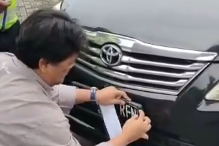 Polda Metro Jaya, pelat nomor, tilang, pelat, Kendaraan Bermotor, otomotif, kendaraan bermotor, Polda Metro Akan Tindak Kendaraan dengan Pelat Nomor Tak Sesuai Aturan