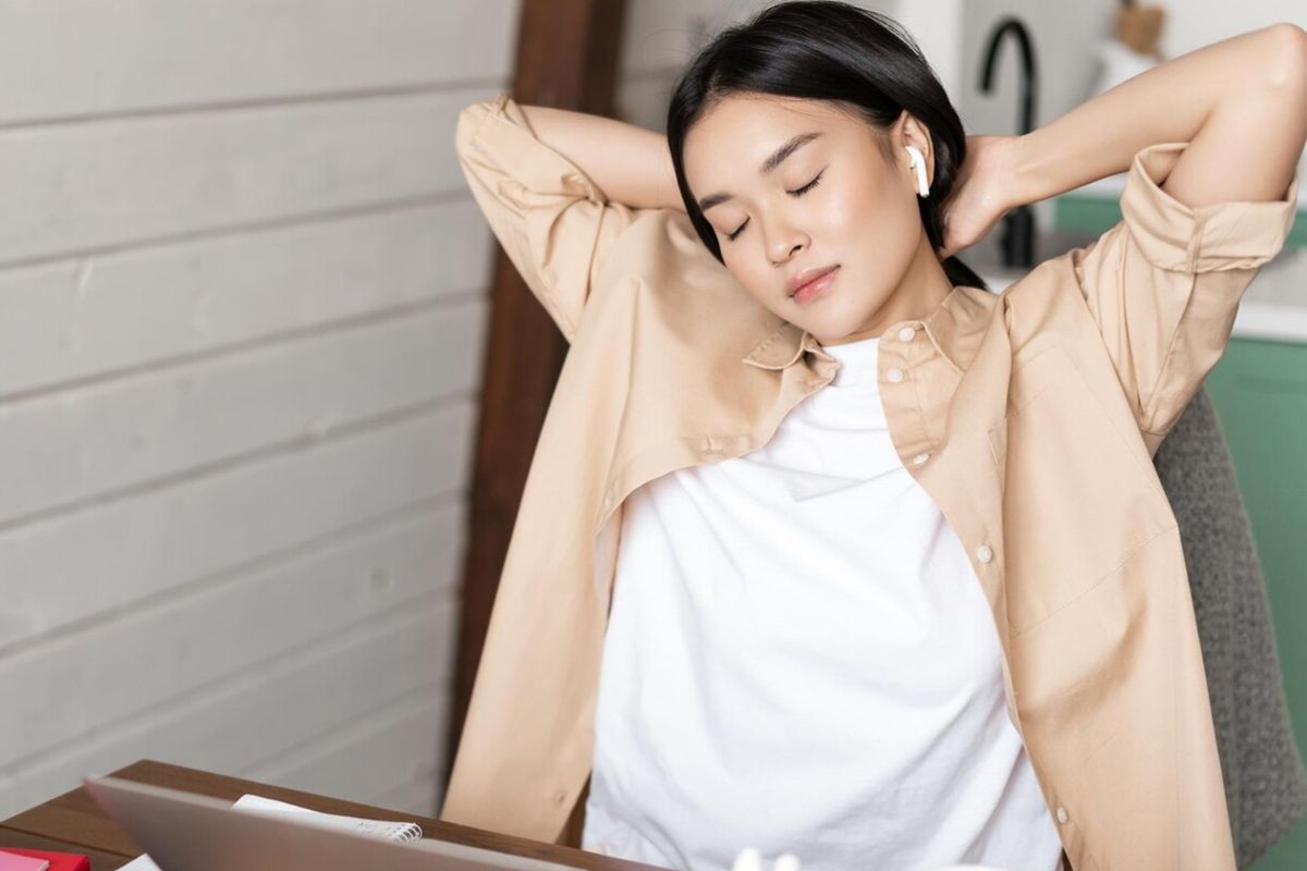 cara menjaga kesehatan mental, kondisi negara indonesia saat ini, cara agar tak stres karena kondisi negara, Cara Menjaga Kesehatan Mental di Tengah Kondisi Negara Penuh Masalah, Ini Kata Psikolog, 1. Batasi paparan berita negatif, 2. Fokus pada lingkar kendali, 3. Terapkan relaksasi dan rutinitas sehat, 4. Bangun lingkungan sosial yang positif, 5. Tetap peduli dengan aksi nyata