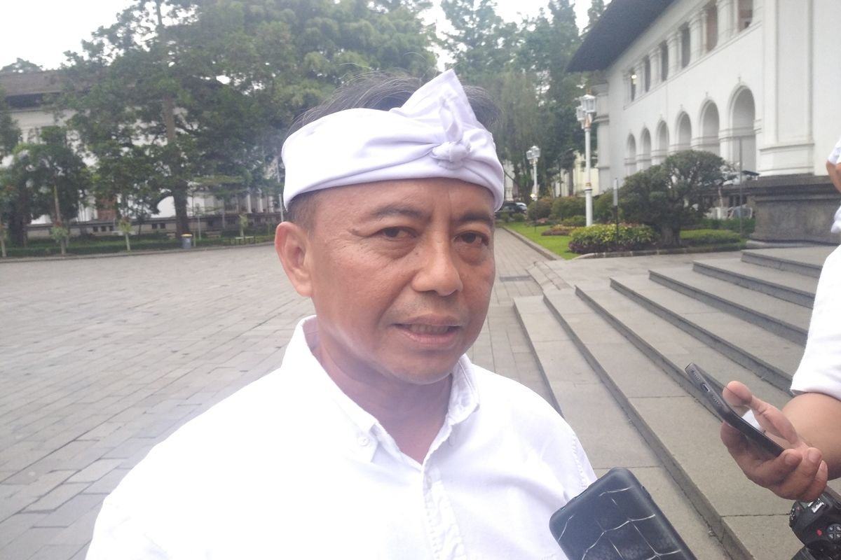 Wakil Gubernur Jawa Barat, Erwan Setiawan, sindiran, Sekretaris Daerah Jawa Barat, Herman Suryatman, rapat paripurna, Sindiran, Sekda Jabar, wagub jabar, DPRD Jawa Barat, erwan setiawan, sekretaris daerah jawa barat, Disindir Wagub Jabar di Paripurna, Sekda Singgung 'Sabubukna' Jadi Alasan Jarang di Kantor