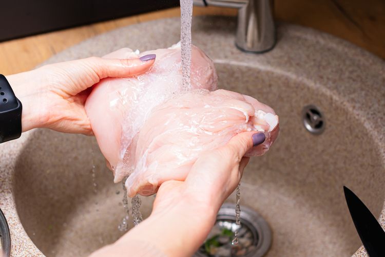 bahan makanan, 6 Bahan Makanan yang Justru Lebih Baik Tidak Dicuci Sebelum Dimasak