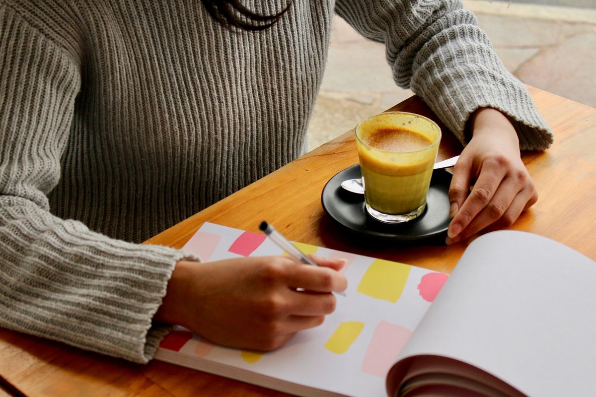 journaling, Tak Sekadar Curhat, Ini Manfaat Journaling bagi Kesehatan Mental, Membantu mengelola stres dan emosi, Meningkatkan kesadaran diri, Membantu mengelola kecemasan, Mendukung kesehatan mental jangka panjang, Cara memulai journaling