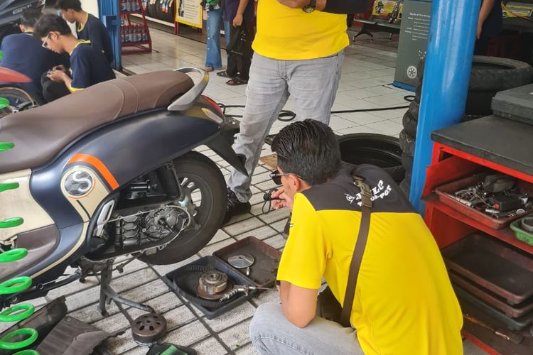Ban Motor, Masuk Musim Hujan, Periksa dan Ganti Ban Motor Sebelum Bepergian