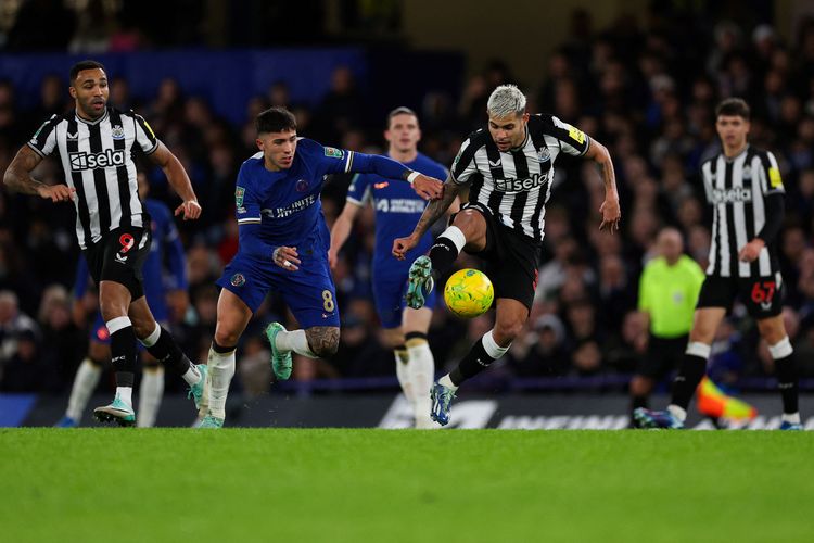 Bruno Guimaraes, Manchester United, Newcastle United, Eddie Howe, Sandro Tonali, Komentar Eddie Howe soal Rumor Transfer Bruno Guimaraes ke Man United