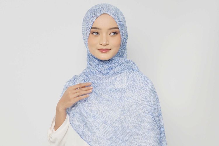 rekomendasi pashmina motif, pashmina motif, pashmina motif brand lokal, rekomendasi pashmina brand lokal, rekomendasi pashmina motif brand lokal, 5 Rekomendasi Hijab Pashmina Motif Brand Lokal, dari Floral hingga Watercolor, 1. Seradia (@seradia.id), 2. Its Friday (@itsfridaydaily), 3. Parte (@parte.co), 4. Leu (@leu__official), 5. Pelangi Asmara (@pelangiasmara.id)